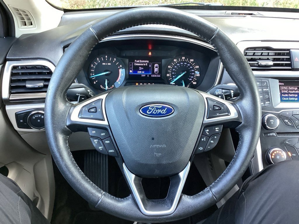 Used 2017 Ford Fusion SE image 38