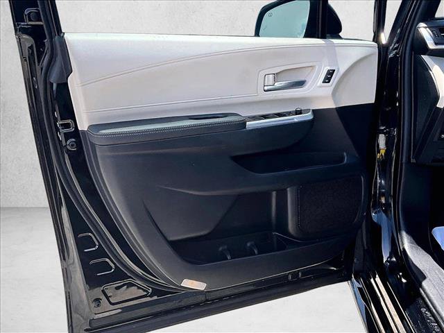 Used 2025 Toyota Sienna Platinum AWD/4WD image 15
