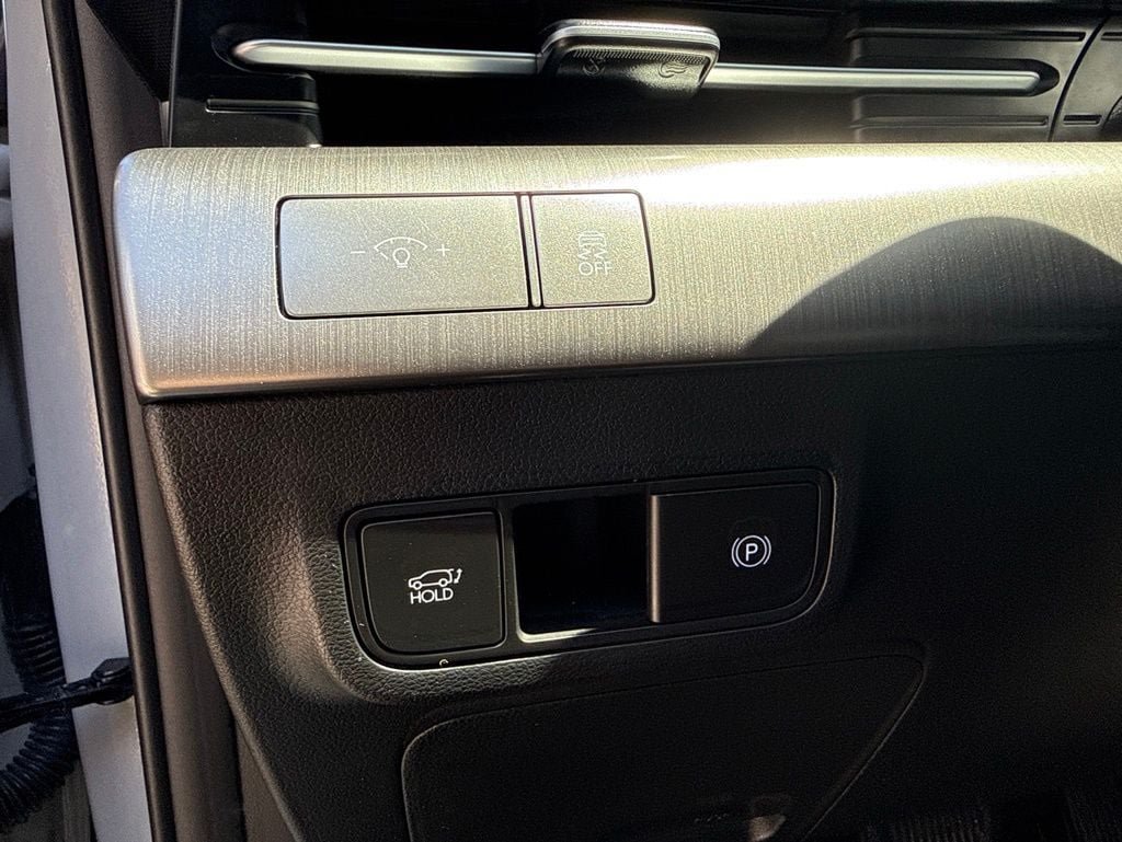 Certified 2024 Hyundai Kona Limited FWD image 14