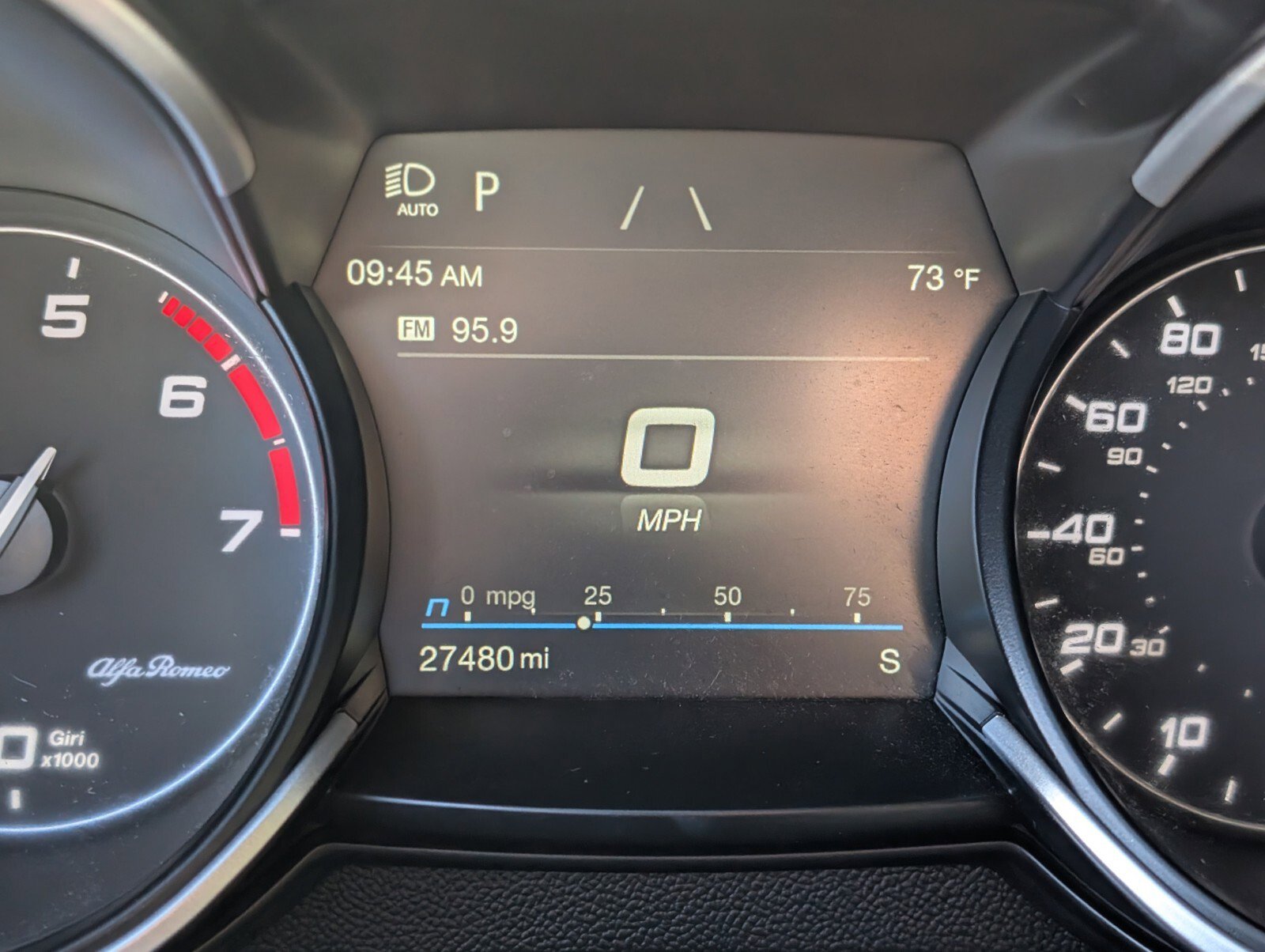 Used 2023 Alfa Romeo Stelvio Sprint image 30