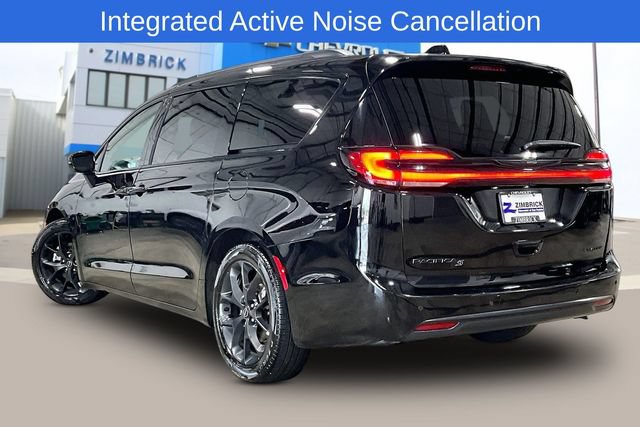Used 2025 Chrysler Pacifica Limited FWD image 4