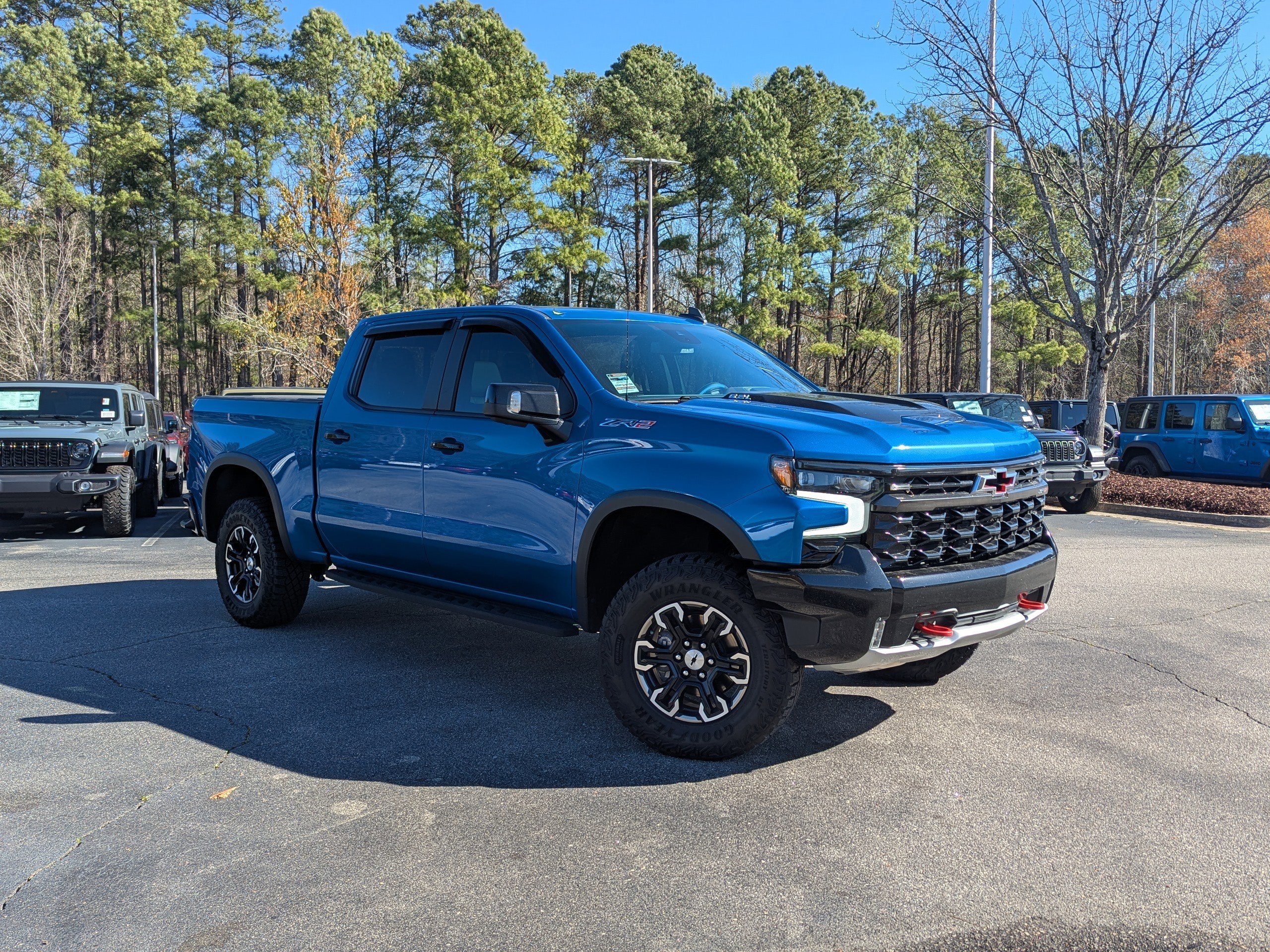 Used 2023 Chevrolet Silverado 1500 ZR2 image 3