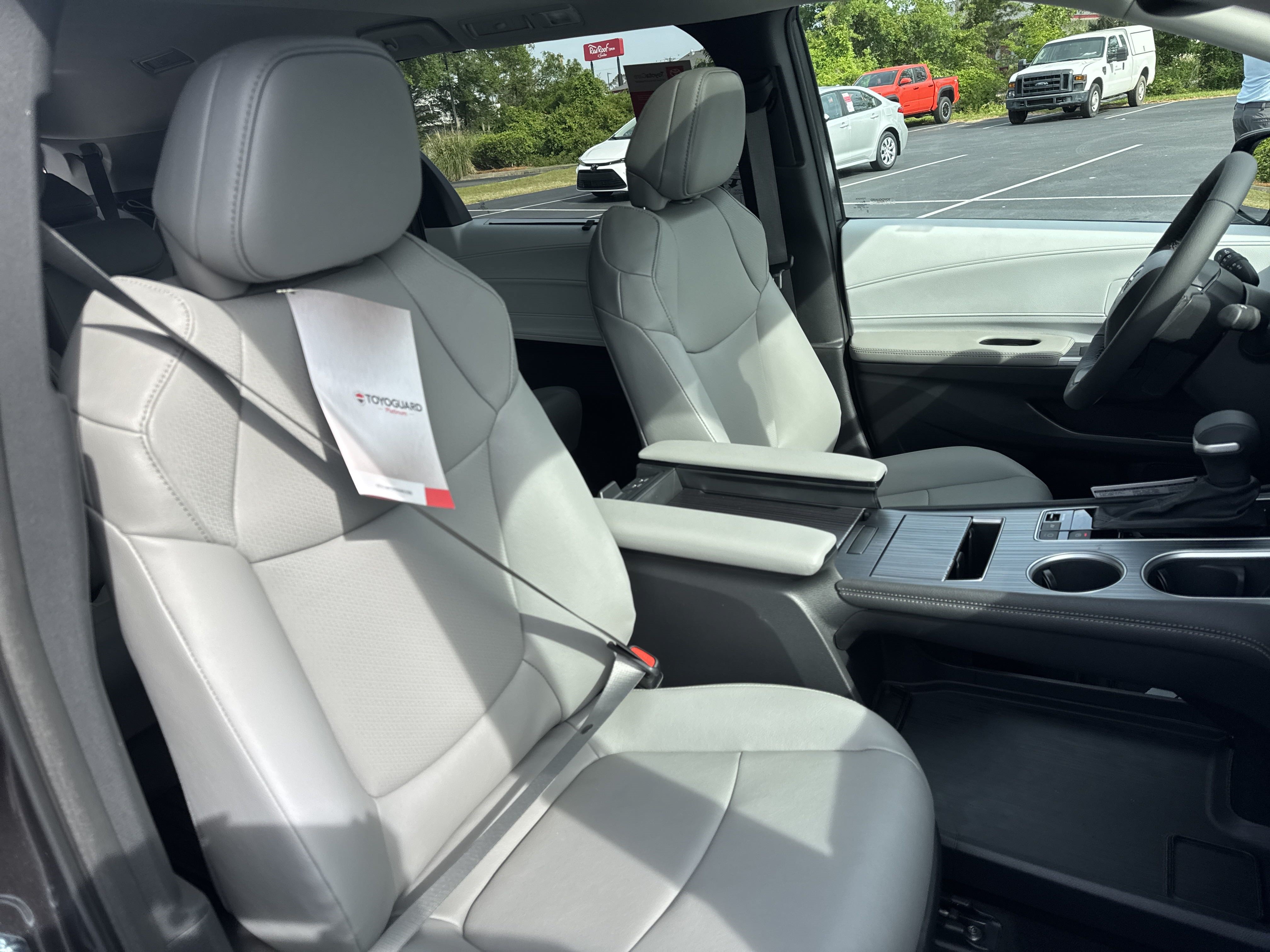 New 2025 Toyota Sienna XLE FWD image 36