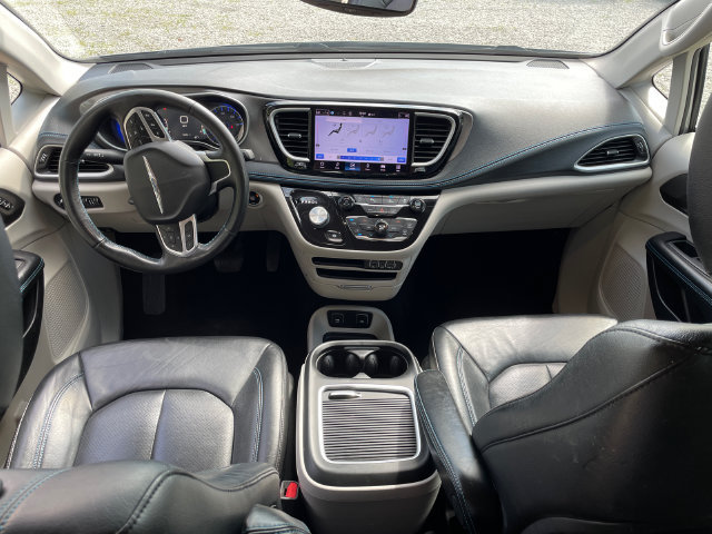 Used 2021 Chrysler Pacifica Touring-L FWD image 22