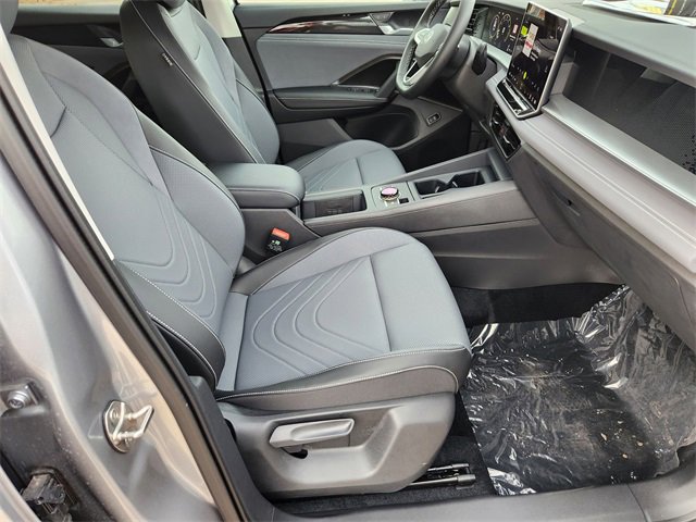 New 2025 Volkswagen Tiguan SE image 12