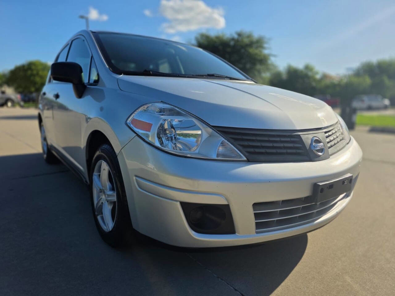 Used 2011 Nissan Versa Sedan FWD image 4