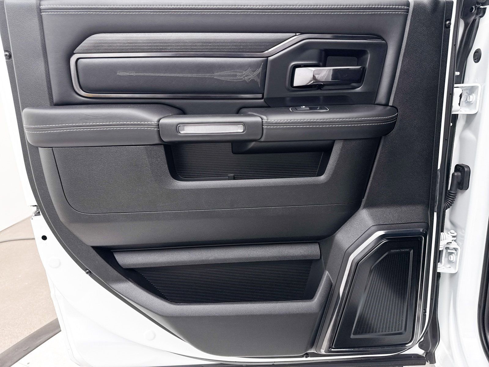 Used 2023 RAM 2500 Limited image 29