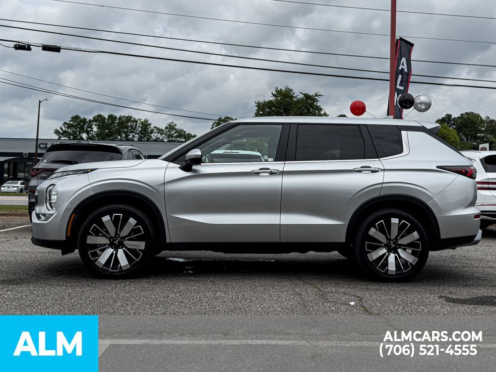 Used 2025 Mitsubishi Outlander SE FWD image 11