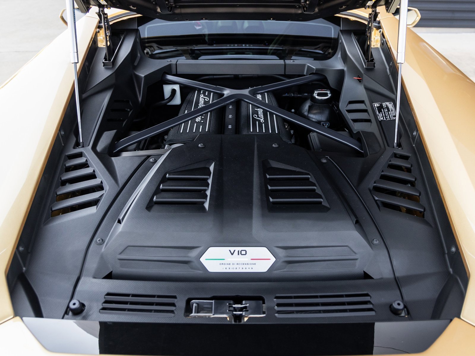 Used 2020 Lamborghini Huracan EVO image 47