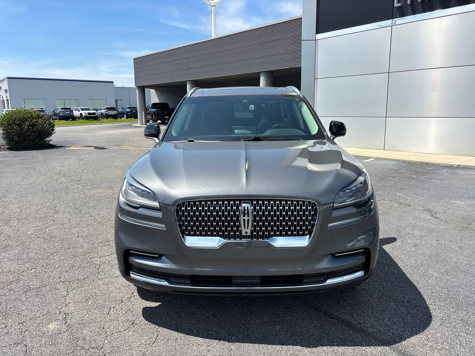 Used 2023 Lincoln Aviator Reserve w/ Elements Package Plus AWD/4WD image 2