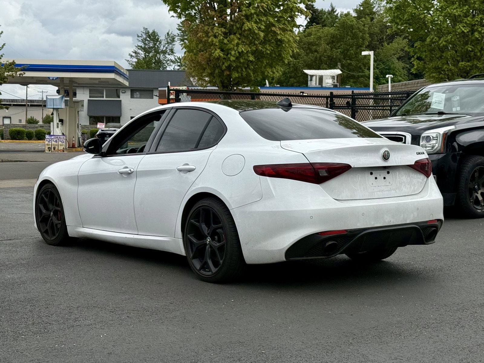 Used 2020 Alfa Romeo Giulia w/ Quick Order Package 22K Sport RWD image 6