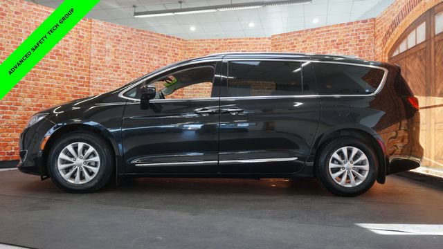 Used 2019 Chrysler Pacifica Touring-L w/ Advanced Safetytec Group image 4