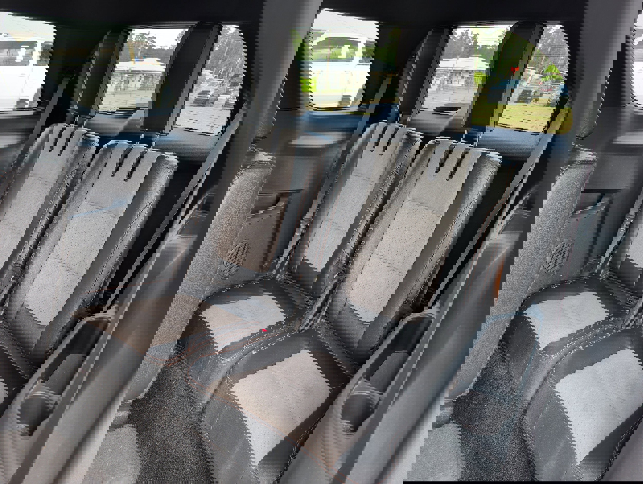 Used 2017 Ford Explorer XLT w/ Equipment Group 202A FWD image 20