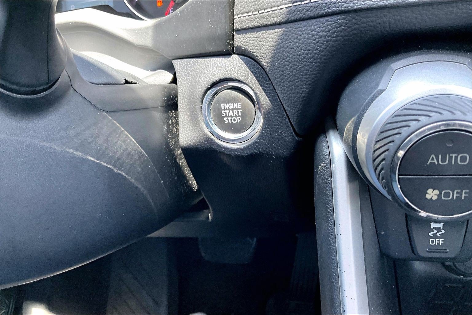 Used 2021 Toyota RAV4 XLE FWD image 22