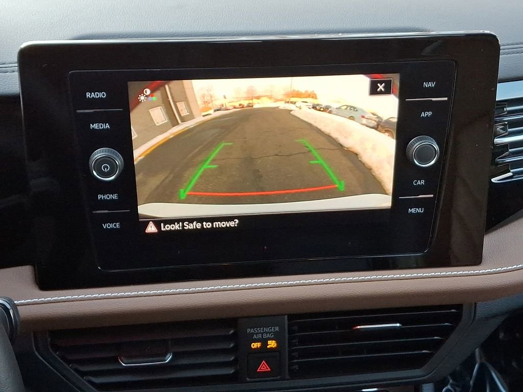 Certified 2025 Volkswagen Jetta SEL image 18