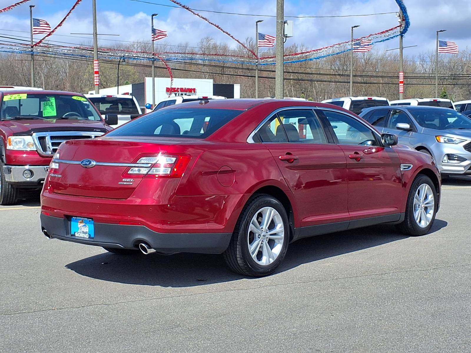 Used 2018 Ford Taurus SEL image 2