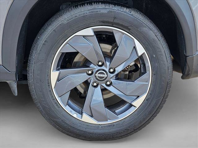 Used 2025 Nissan Rogue SV image 16