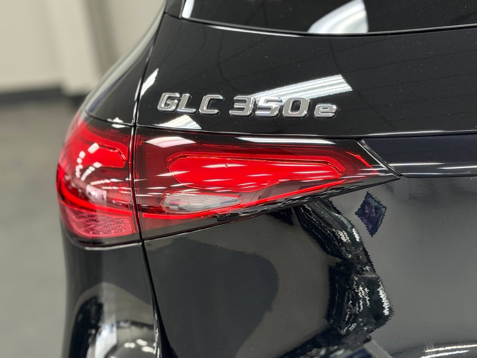 Used 2025 Mercedes-Benz GLC 350e 4MATIC image 14