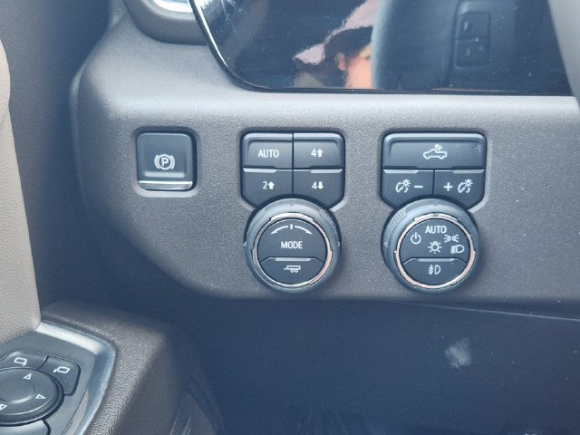 Used 2024 Chevrolet Silverado 1500 LT Trail Boss w/ Convenience Package II AWD/4WD image 23