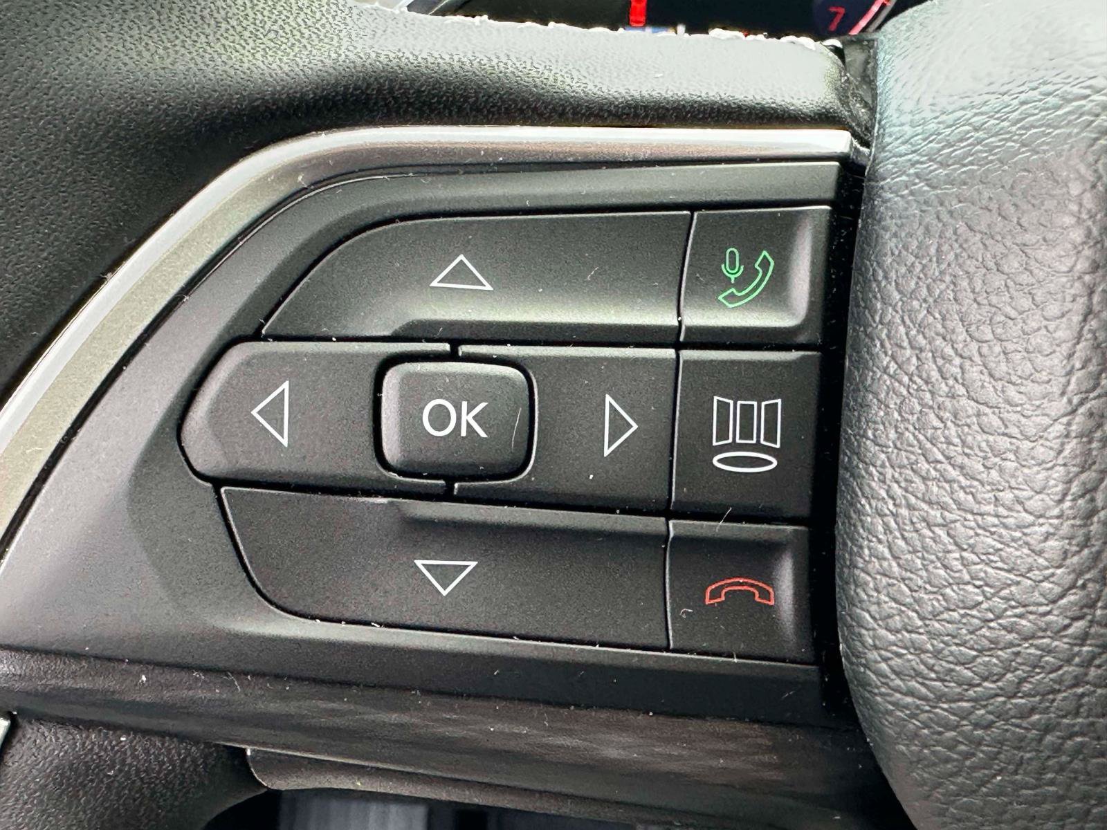 Used 2025 Jeep Grand Cherokee 4WD image 21
