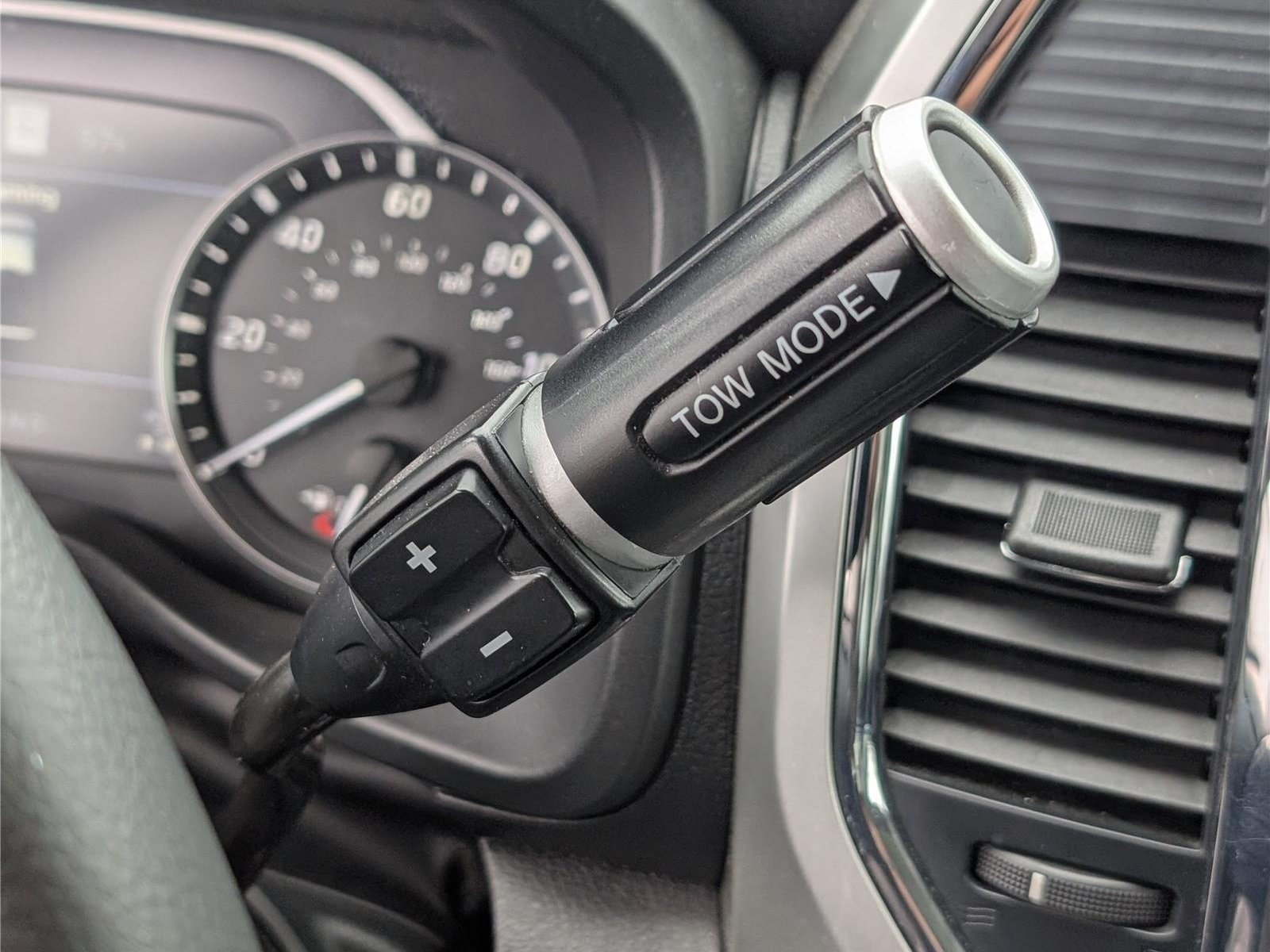 Used 2020 Nissan Titan SV w/ SV Convenience Package AWD/4WD image 23