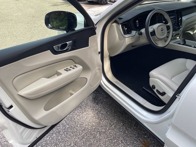 Certified 2024 Volvo XC60 B5 Plus w/ Climate Package AWD/4WD image 11