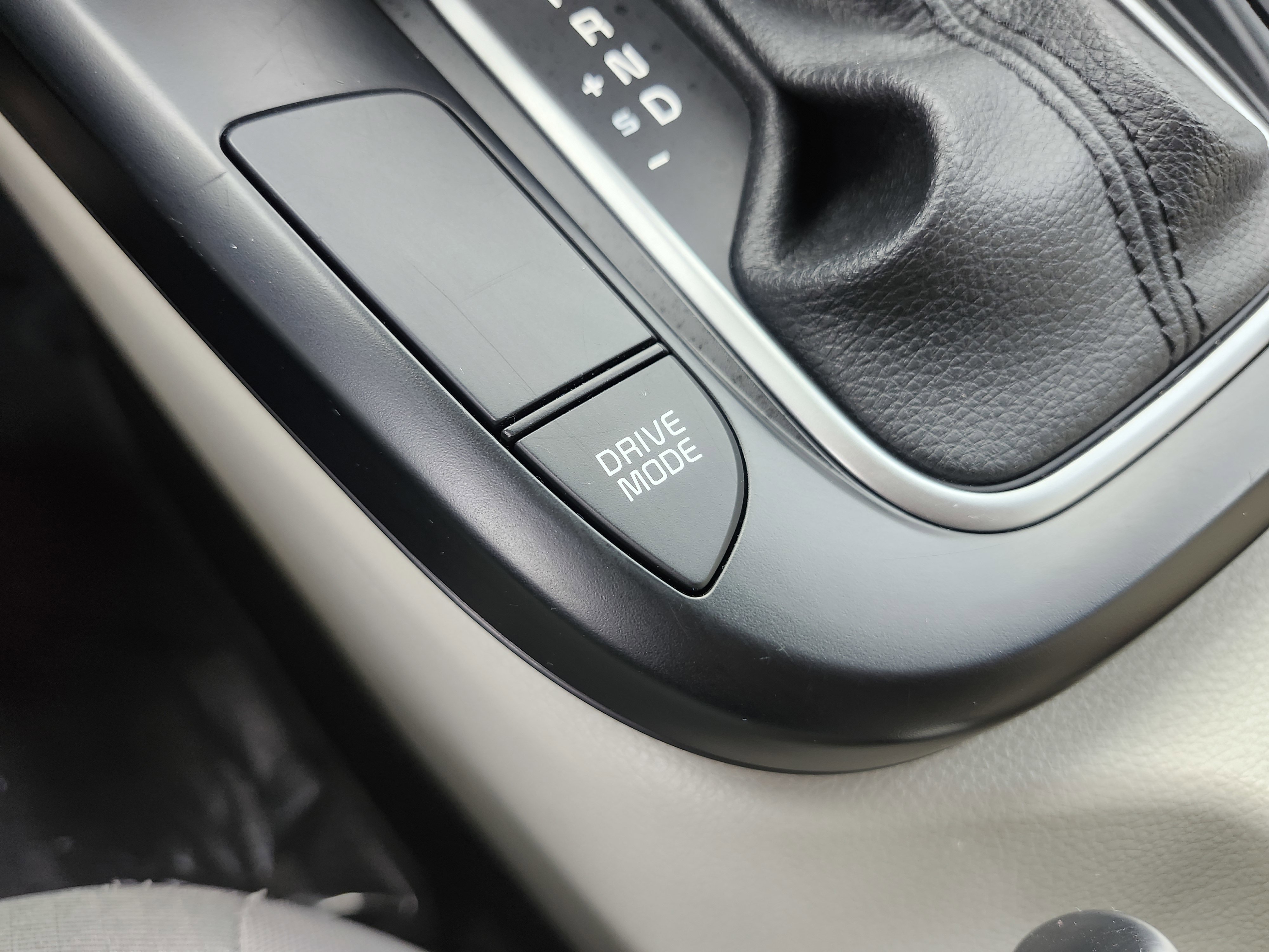 Used 2025 Kia Soul LX w/ LX Technology Package FWD image 8