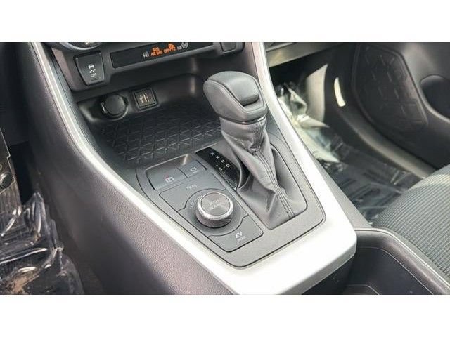 Certified 2025 Toyota RAV4 LE AWD/4WD image 31