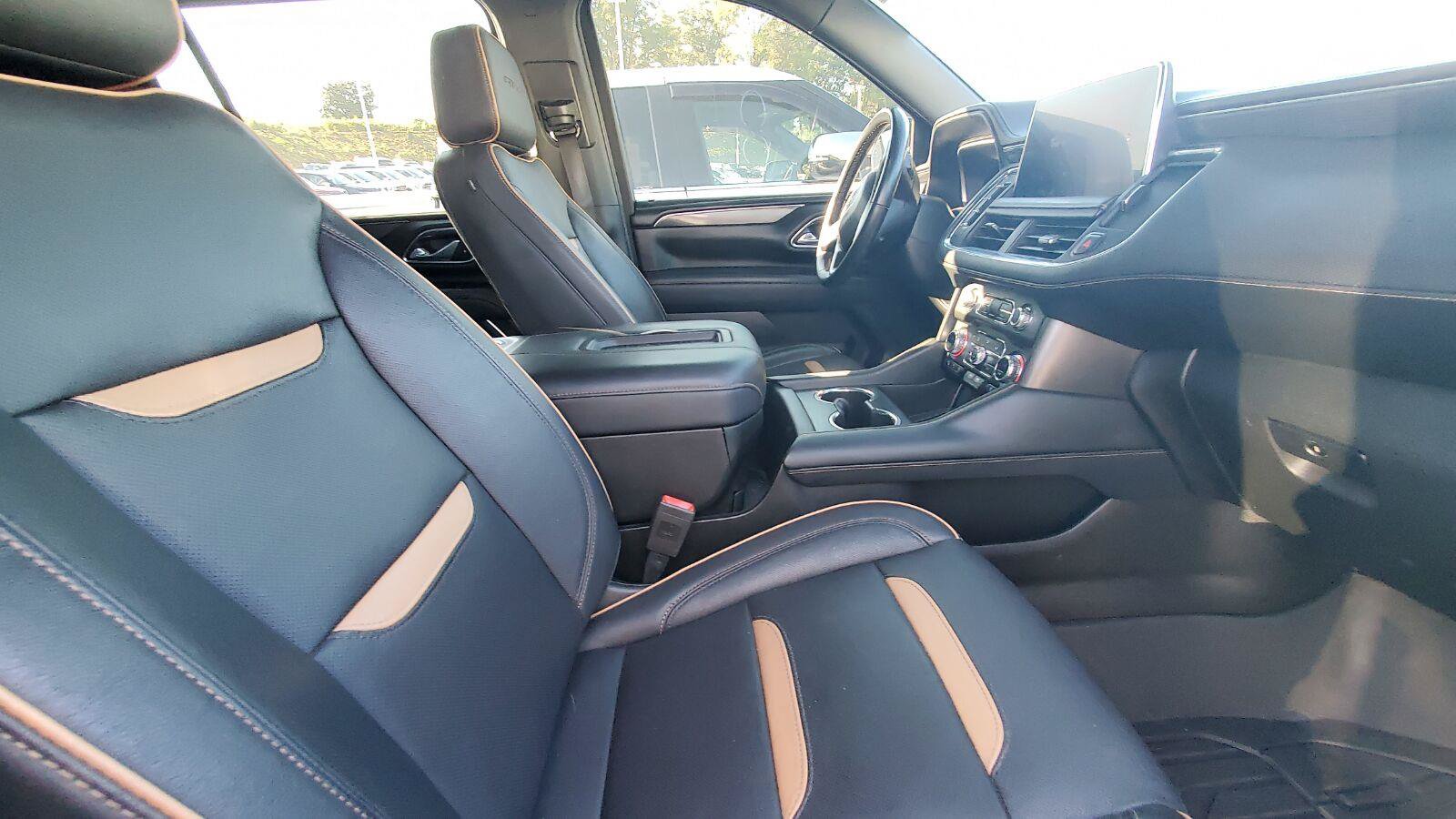 Used 2023 GMC Yukon XL AT4 w/ AT4 Premium Plus Package AWD/4WD image 4