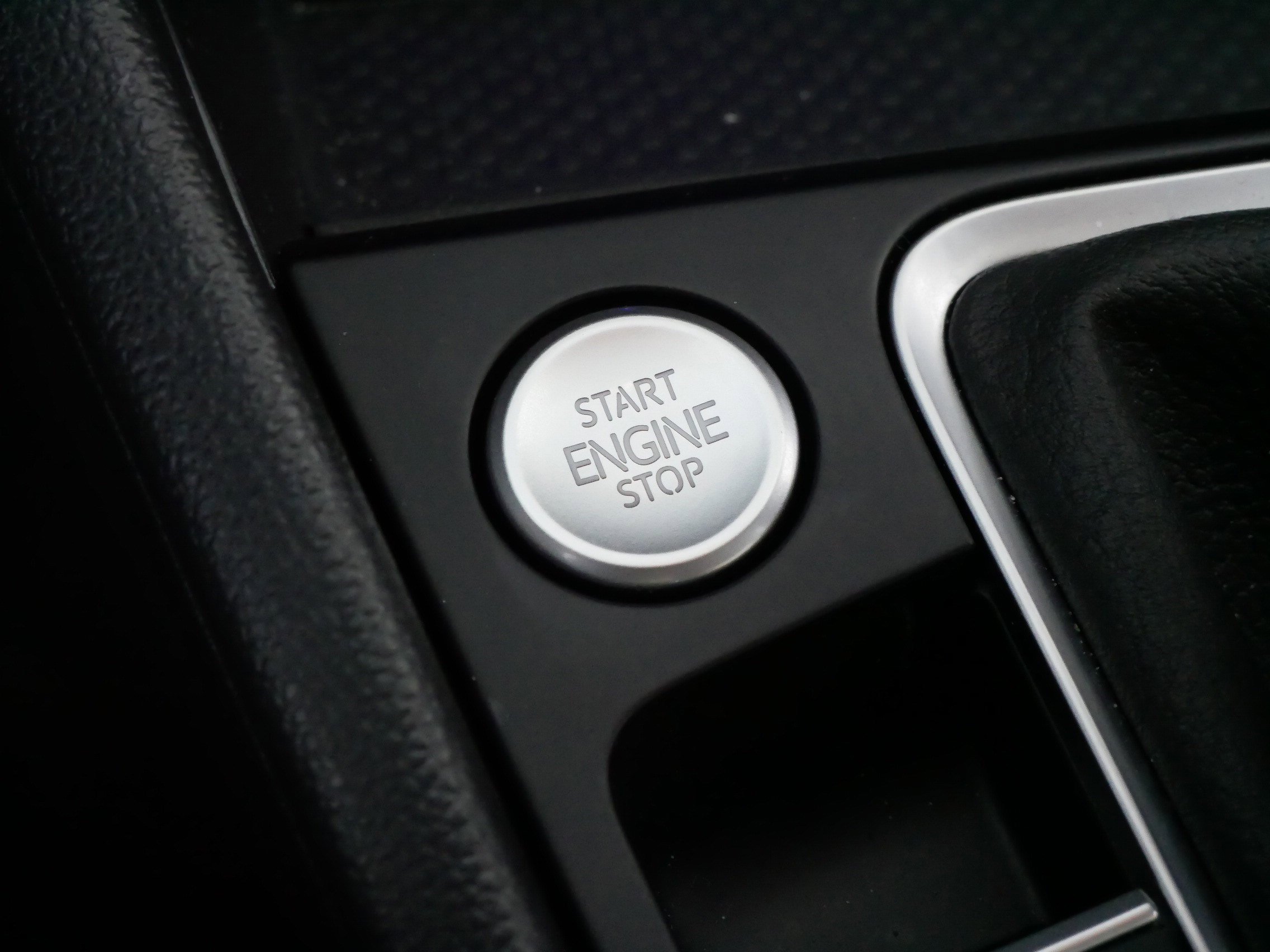 Certified 2025 Volkswagen Jetta SEL image 28