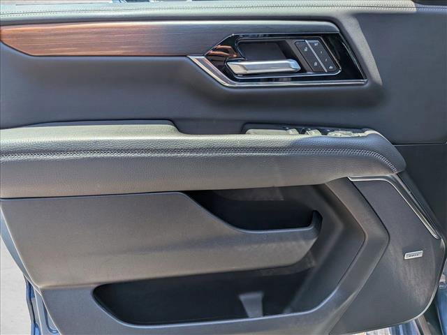Used 2025 GMC Yukon Denali w/ Sun & Power Step Package AWD/4WD image 10