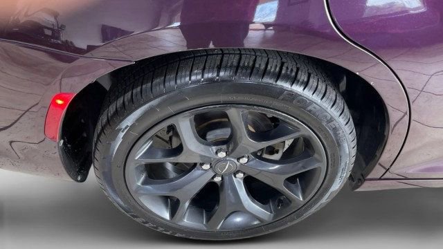 Used 2021 Chrysler 300 Touring w/ Sport Appearance Package image 21