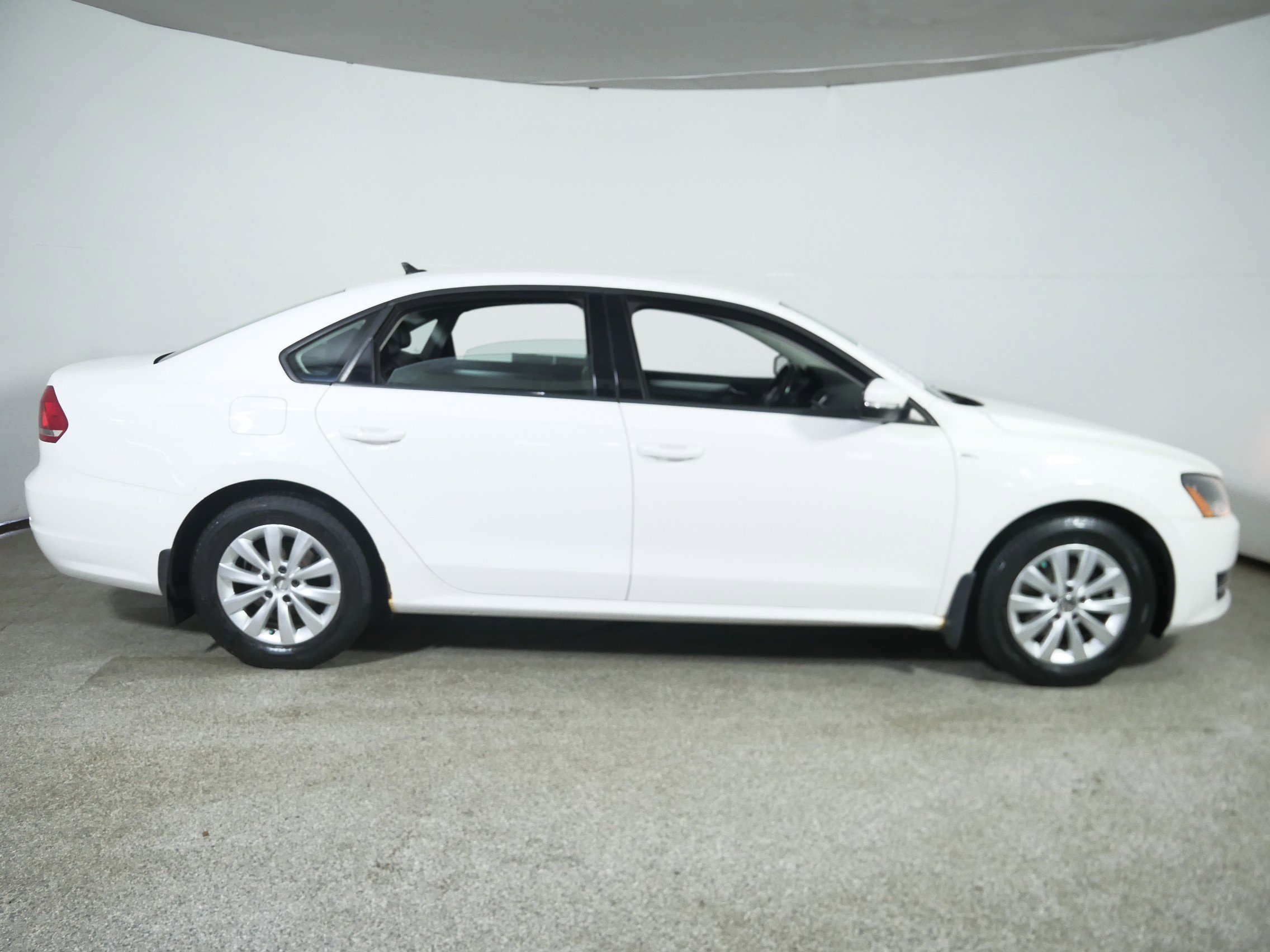 Used 2015 Volkswagen Passat 1.8T Wolfsburg Edition image 8