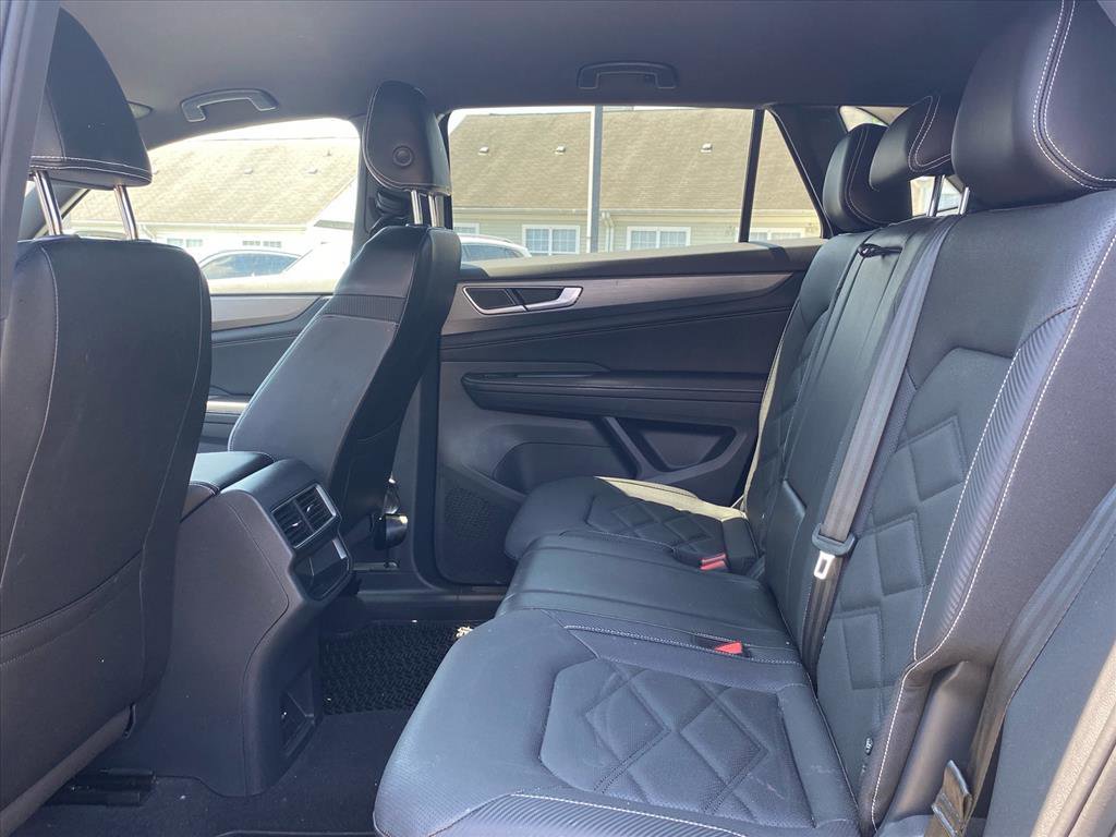 Certified 2024 Volkswagen Atlas Cross Sport SE AWD/4WD image 18