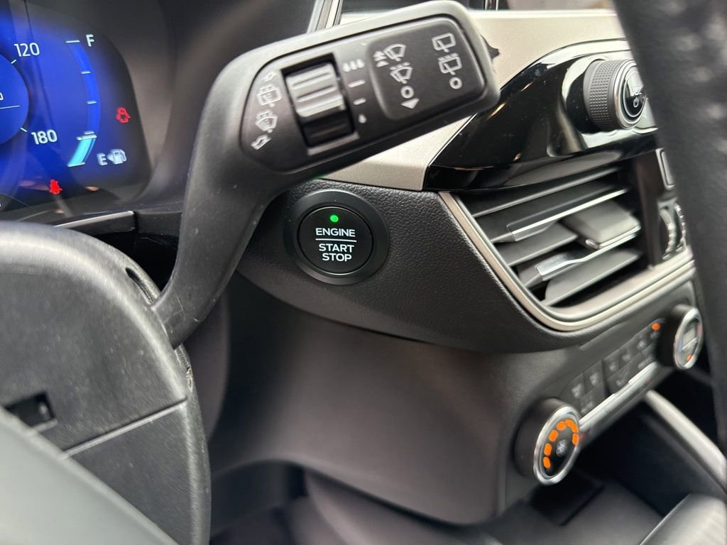 Used 2020 Ford Escape SE Sport image 19