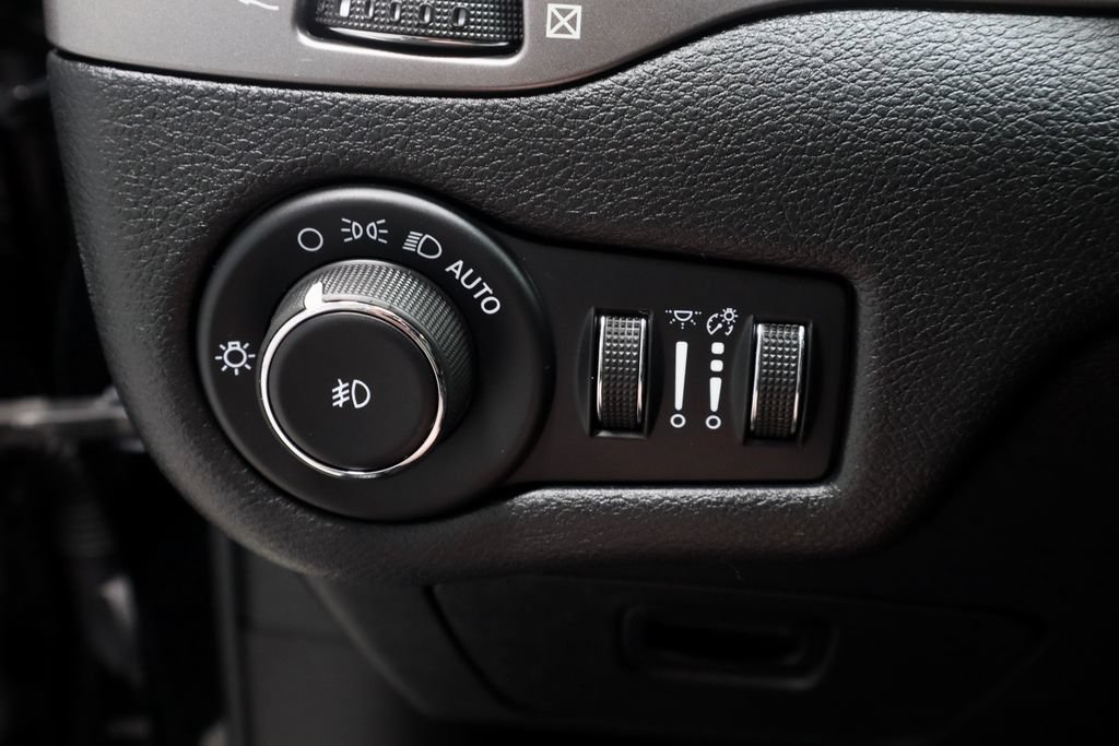 Used 2022 Jeep Cherokee Latitude Lux FWD image 26