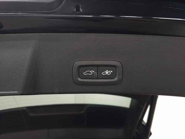Certified 2024 Volvo XC40 B5 Plus w/ Climate Package AWD/4WD image 9