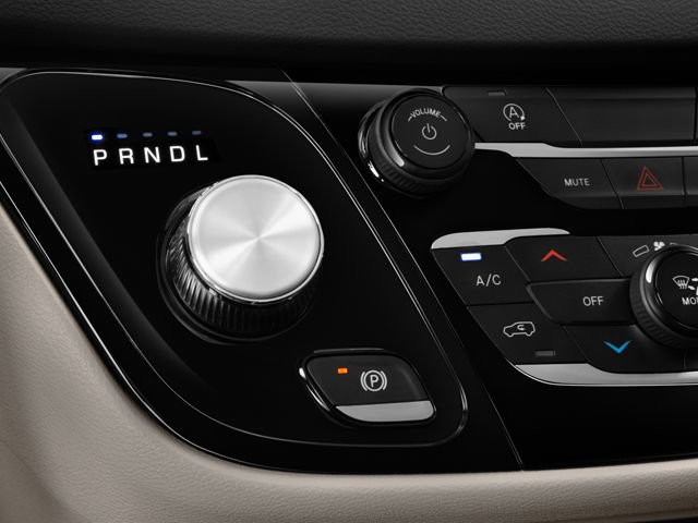 Used 2023 Chrysler Voyager LX FWD image 9