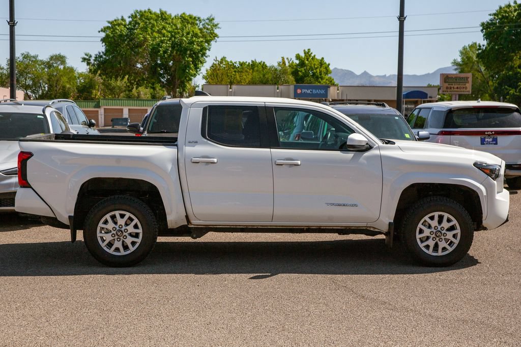 Used 2025 Toyota Tacoma SR5 AWD/4WD image 5