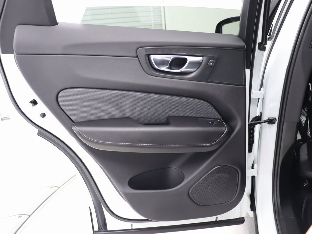 Used 2020 Volvo XC60 T5 R-Design w/ Protection Package image 37