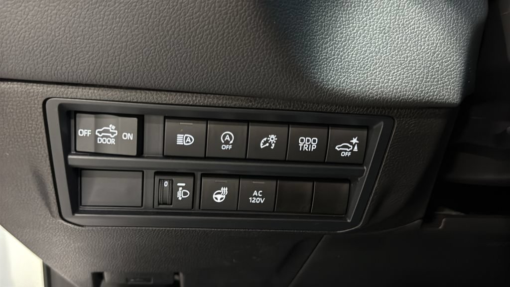 Used 2025 Toyota Tundra Limited AWD/4WD image 34