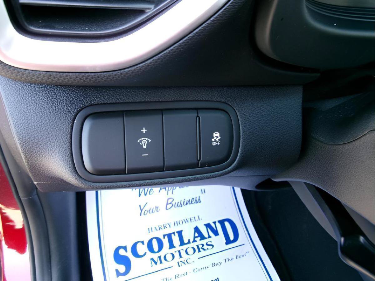 Used 2025 Hyundai Venue SEL FWD image 14