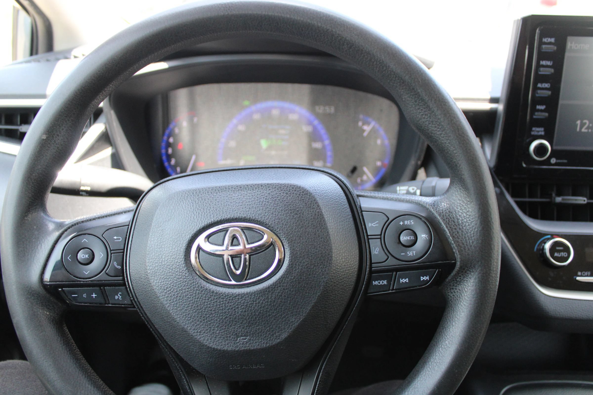 Used 2022 Toyota Corolla LE FWD image 12
