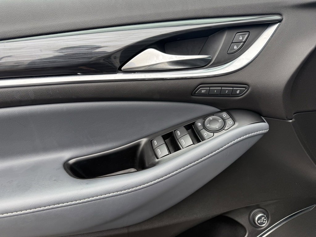 Used 2022 Buick Enclave Premium image 18