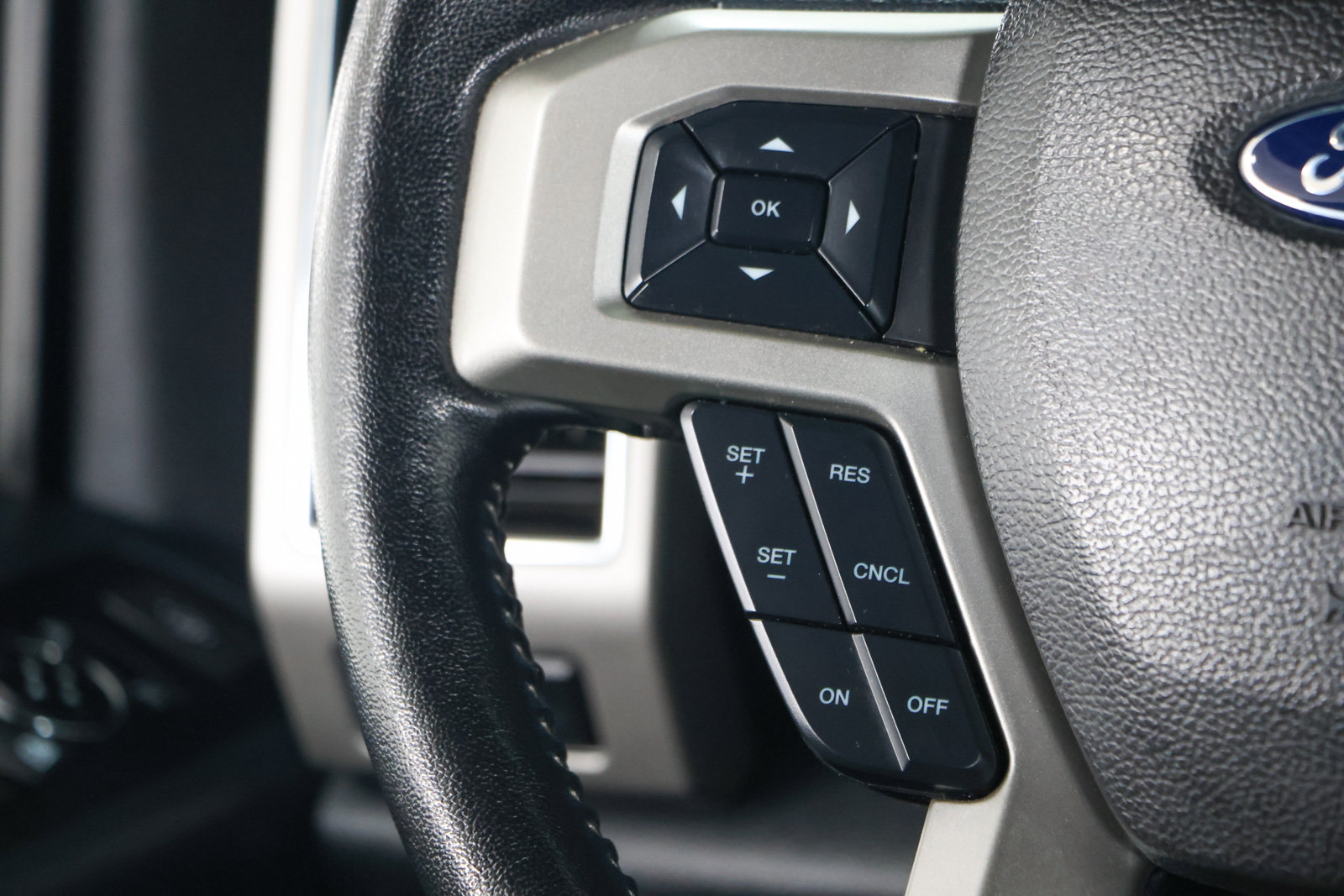Used 2022 Ford F250 Lariat w/ Tremor Off-Road Package AWD/4WD image 14