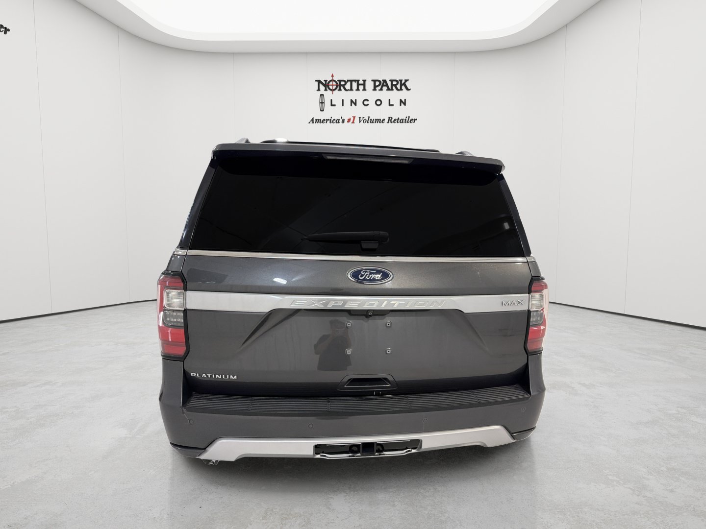 Used 2018 Ford Expedition Max Platinum RWD image 4