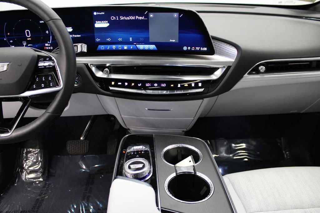 Used 2024 Cadillac Lyriq Luxury AWD/4WD image 29