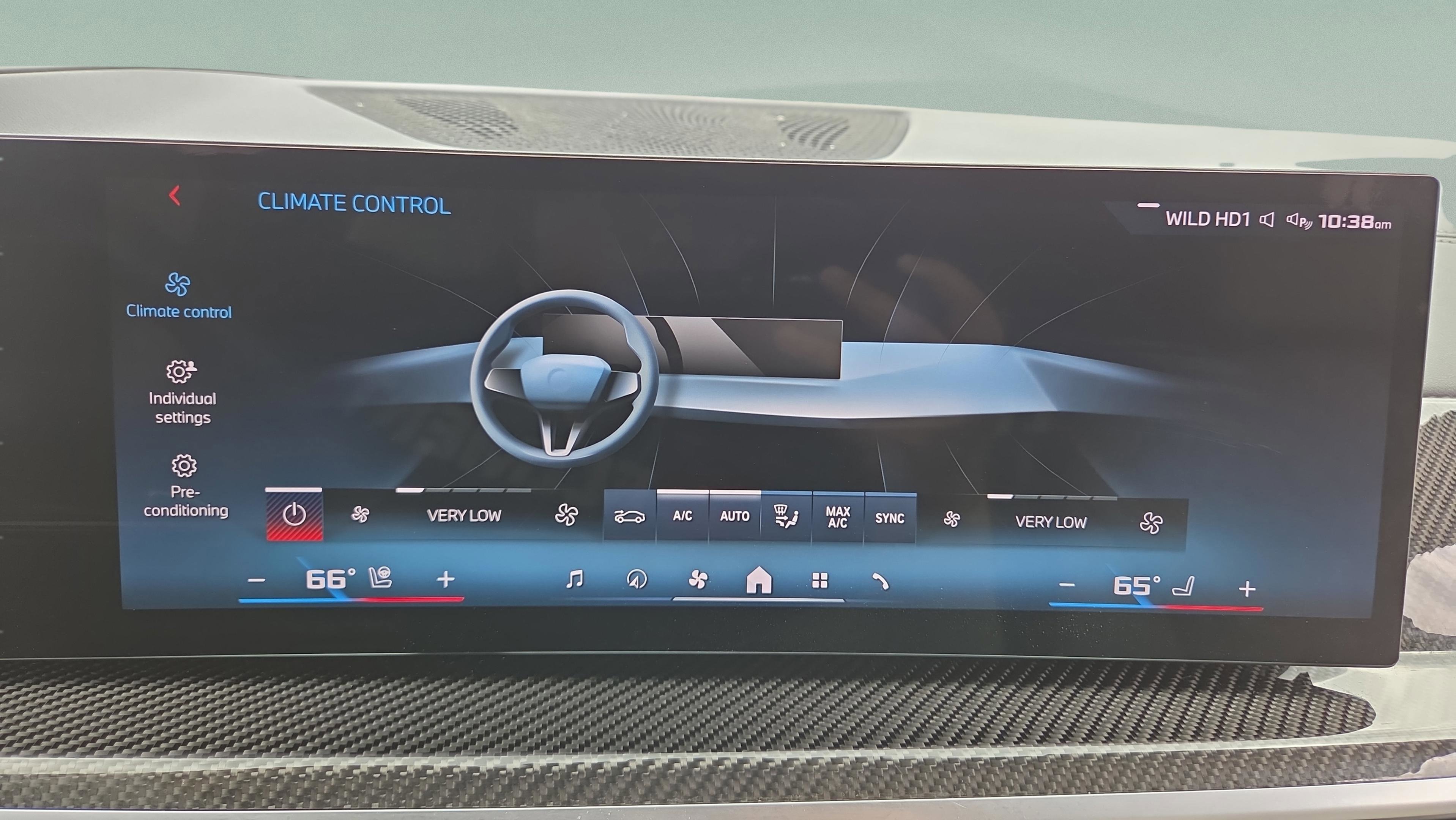 Used 2025 BMW X7 M60i w/ Climate Comfort Package AWD/4WD image 32
