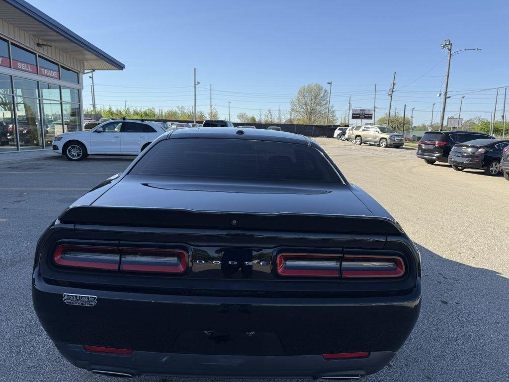 Used 2018 Dodge Challenger SXT RWD image 8