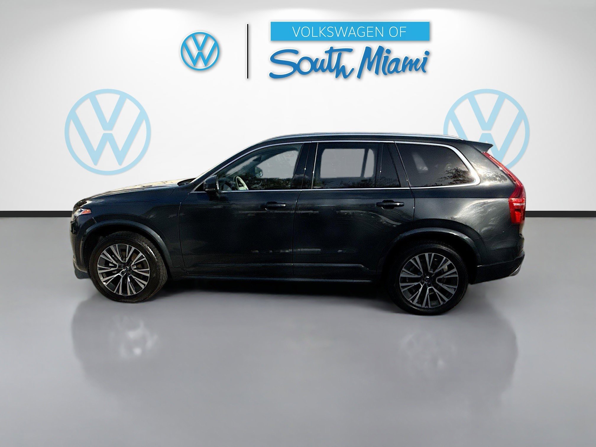 Used 2021 Volvo XC90 T6 Momentum w/ Advanced Package image 4